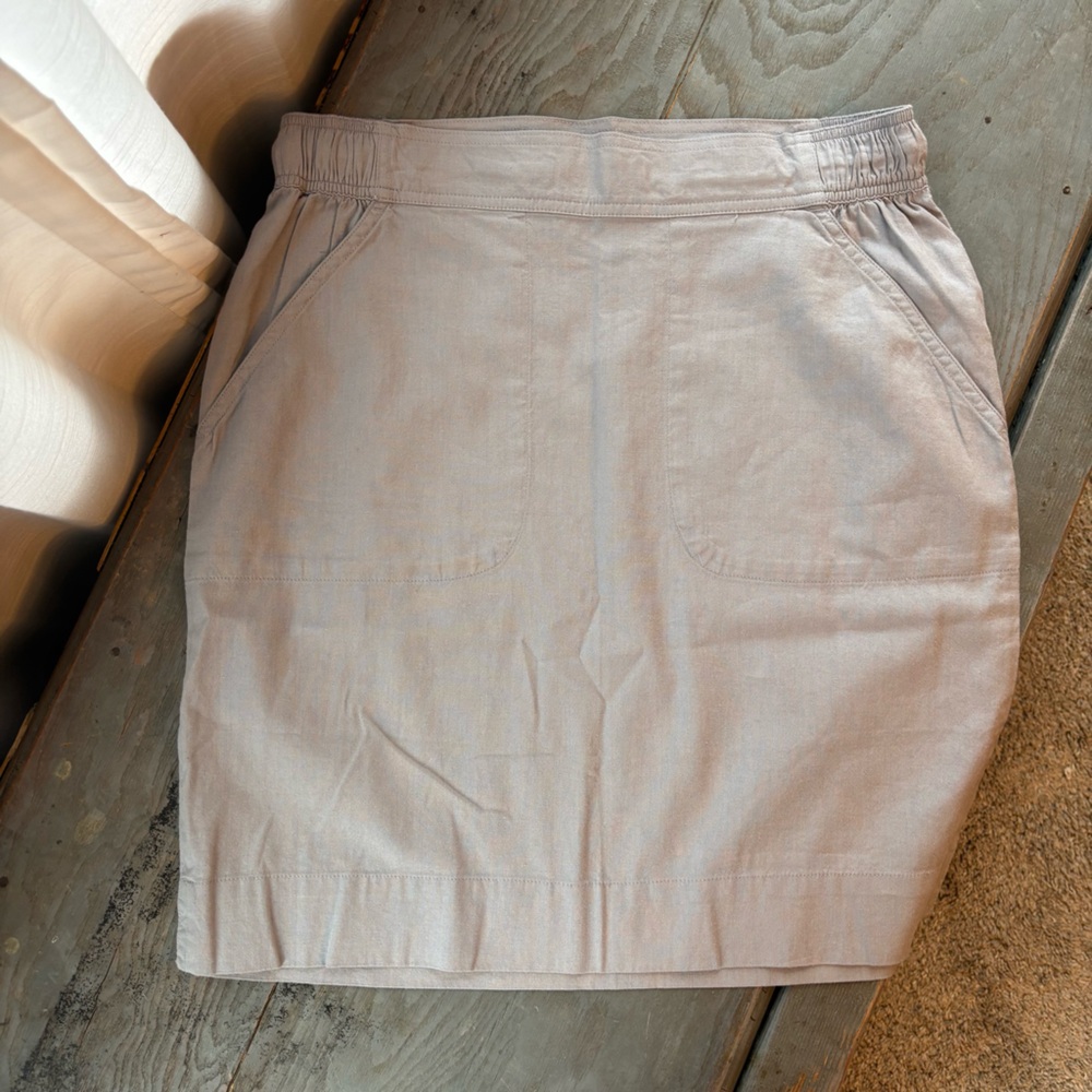 Sherpa Adventure Gear skirt | size small
